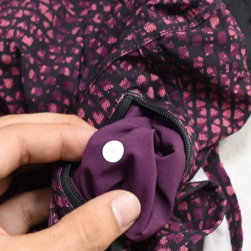 Lululemon Women's Sweat Tracker Shorts Geometric Polyester Purple Size 6 Gym